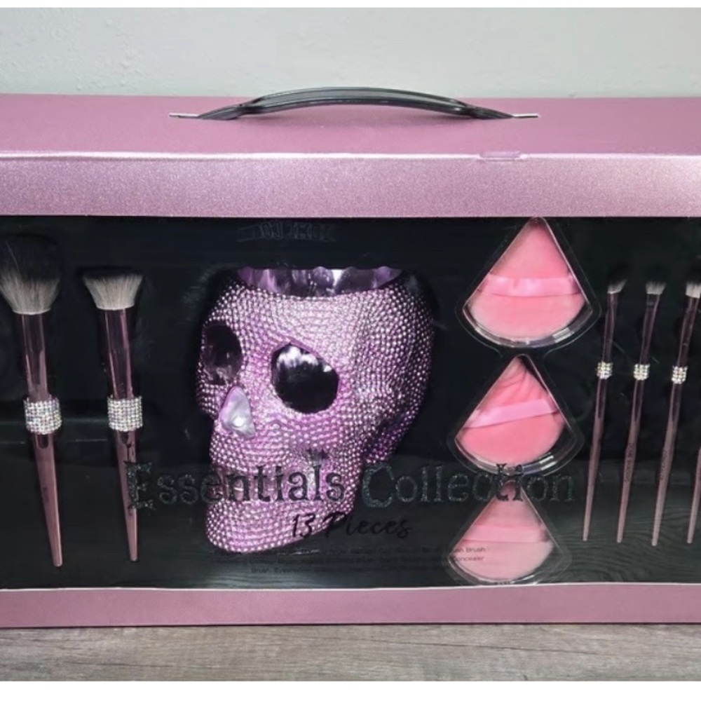 A 13-piece pink glamorous makeup brush set with rhinestones.